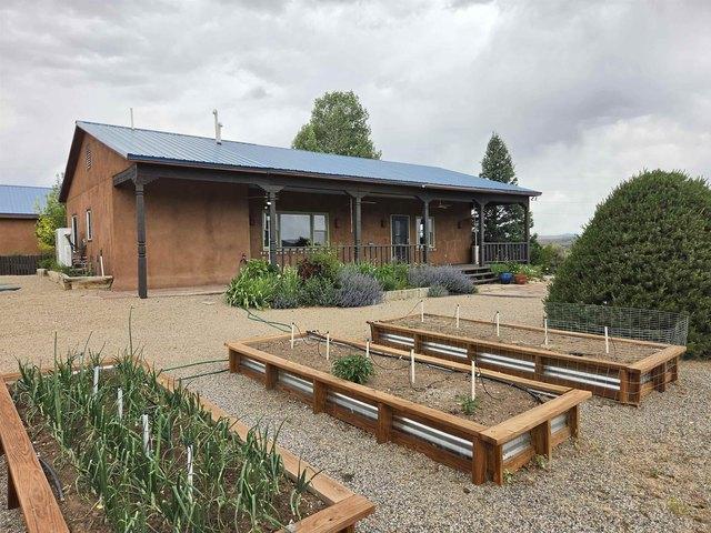 House for sale in Arroyo Hondo, New Mexico