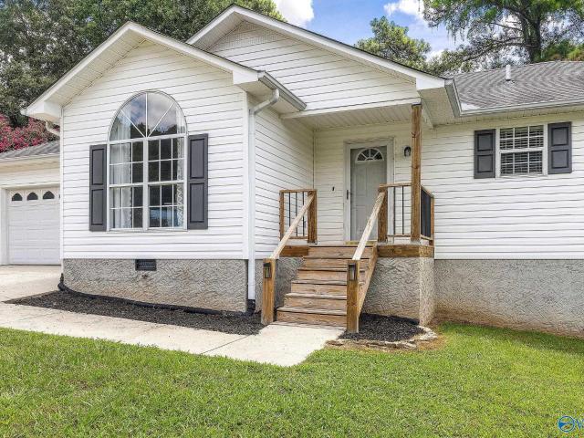 House for sale in Guntersville, Alabama
