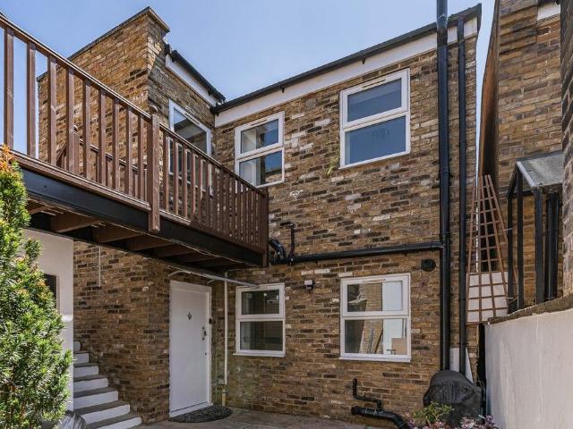 House for rent in London Borough of Ealing, Greater London