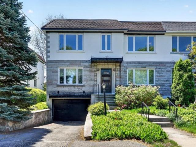 Property for rent in Mont-Royal, Montréal (région administrative)