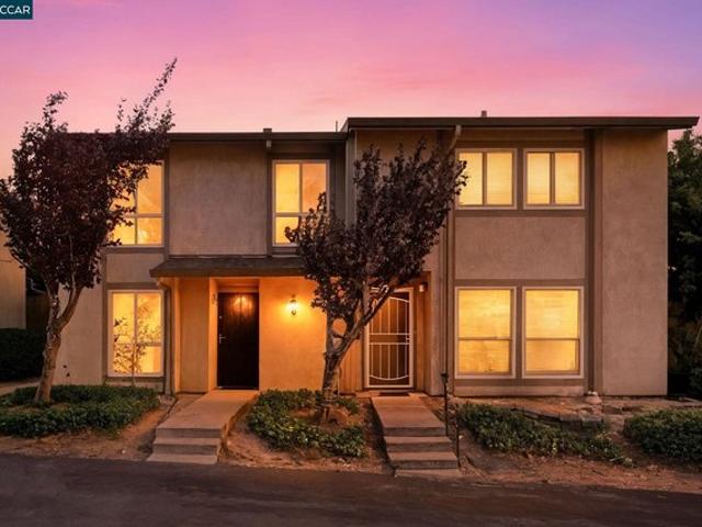 Townhouse for sale in Pinole, California
