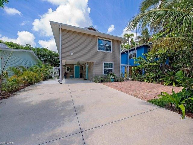 House for sale in Naples Bayview, Naples
