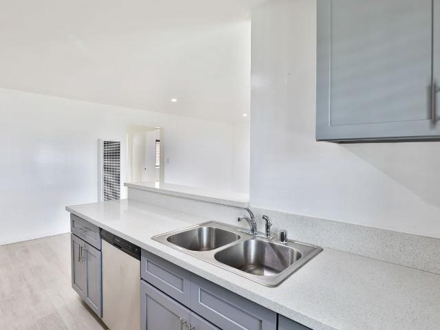 Apartment for rent in Canoga Park, California