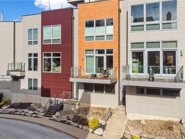 Townhouse for sale in Lakewood, Ohio