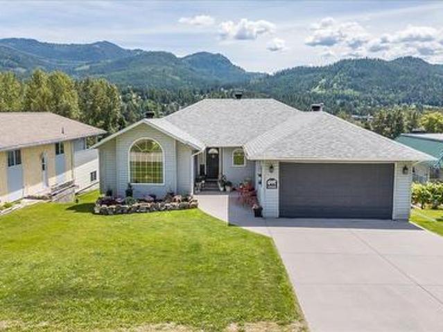 House for sale in Fruitvale, British Columbia