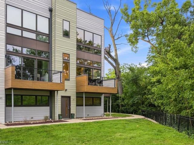 Townhouse for sale in Fairview Park, Cuyahoga County