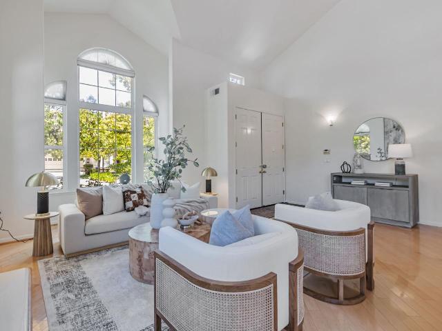House for sale in Saratoga