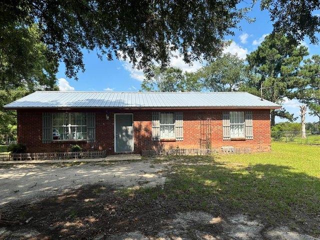 House for sale in Cottonwood, Alabama