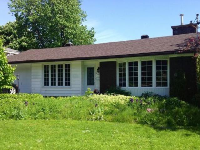 House for rent in Beaconsfield, Quebec