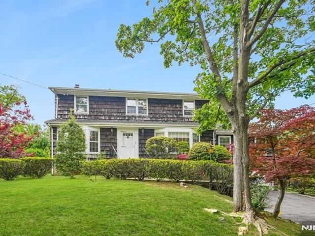 House for sale in Englewood Cliffs, New Jersey
