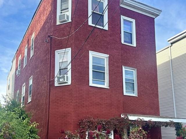 House for sale in Mill Hill, Chelsea