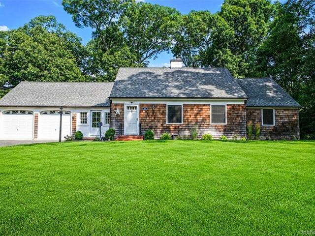 House for sale in Riverhead, New York