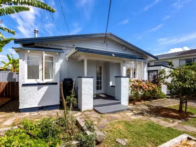 House for sale in Oratia, Oroua County