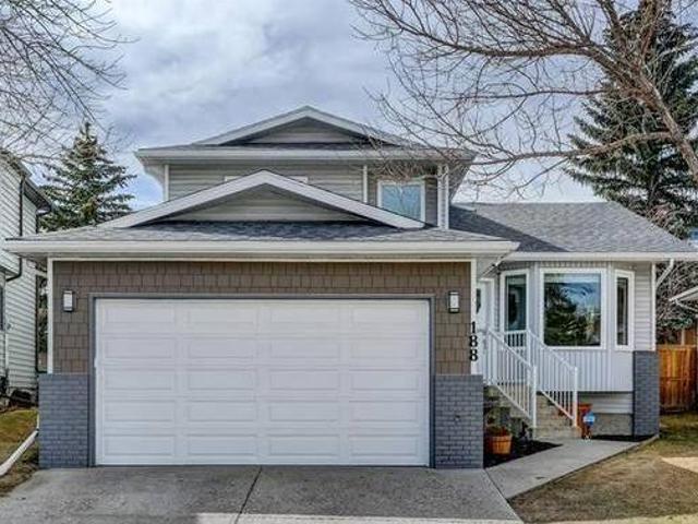 House for sale in Calgary