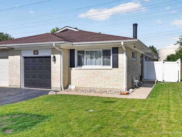 Townhouse for sale in Wood Dale, Illinois
