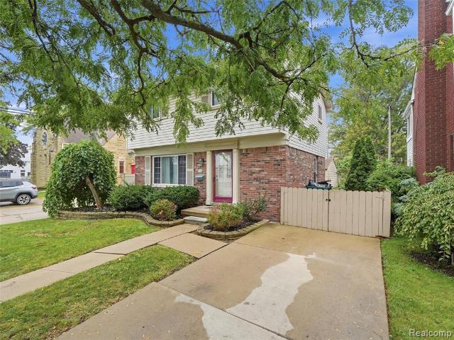 House for sale in Schorr Grove Subdivision, Wyandotte