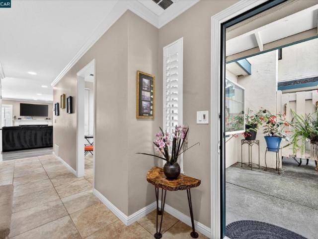 Townhouse for sale in Solano, California