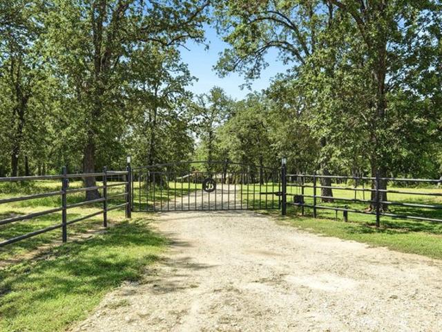 House for sale in Milam, Texas