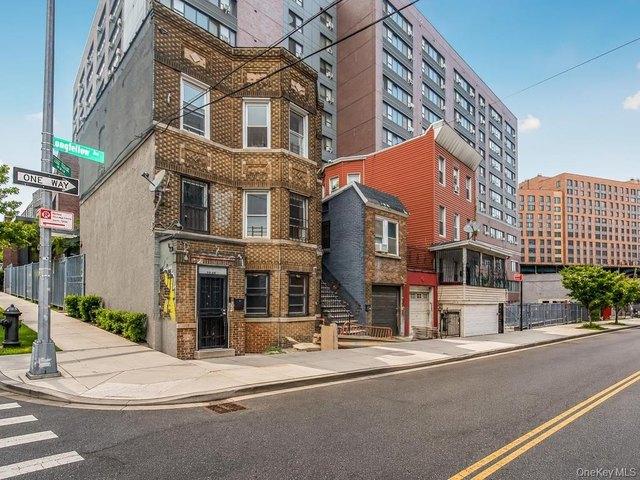 House for sale in The Bronx, Arverne