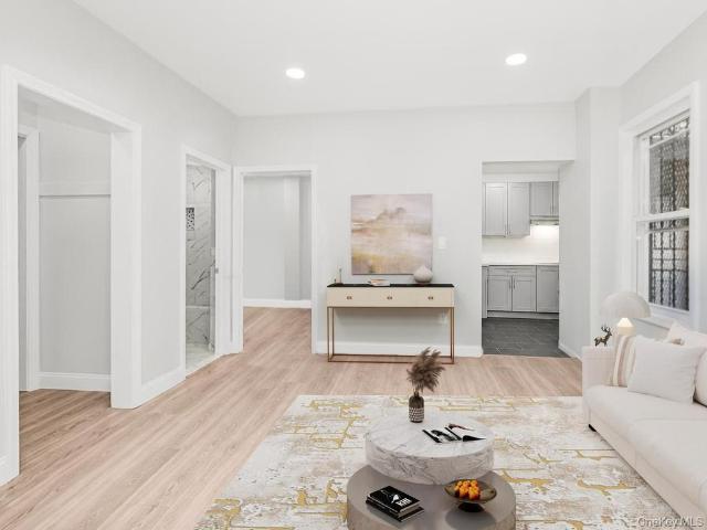 House for sale in The Bronx, Arverne
