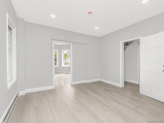 House for sale in The Bronx, Arverne
