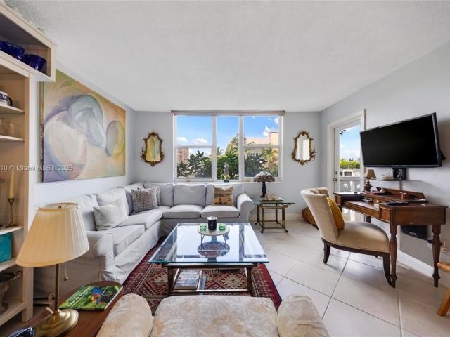 Condo for rent in Hallandale