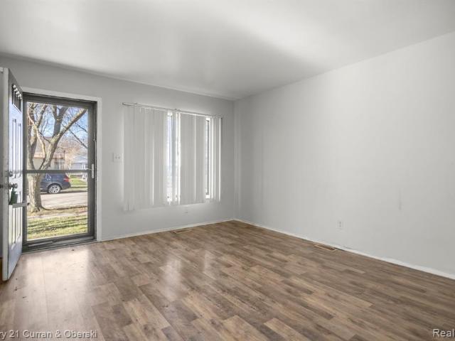 House for sale in Harper Woods