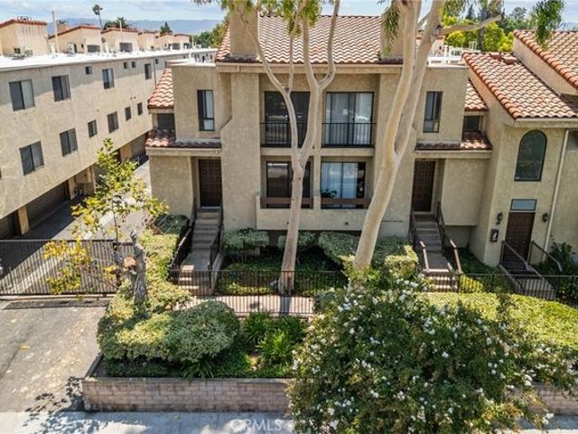 Townhouse for sale in Reseda, California