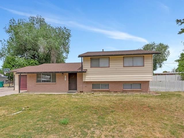 House for sale in Layton, Utah