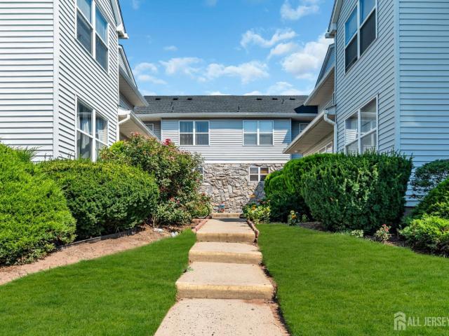 Townhouse for sale in Piscataway, New Jersey