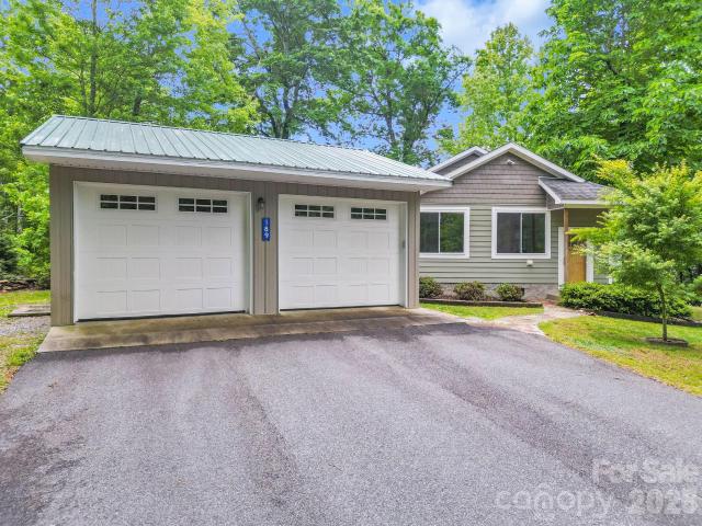 House for sale in Saluda, North Carolina
