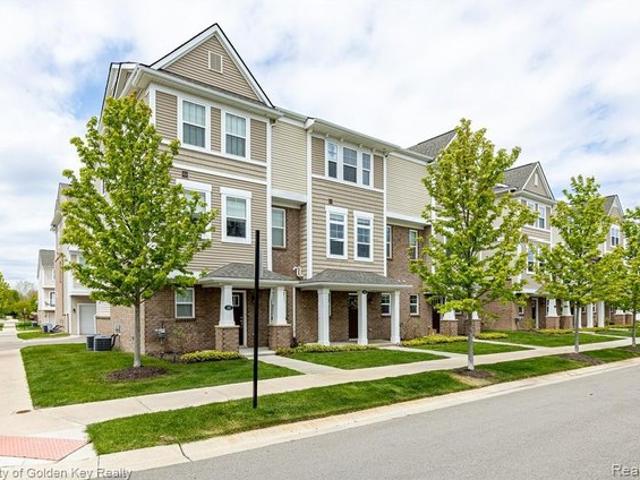Townhouse for sale in Wixom, Michigan