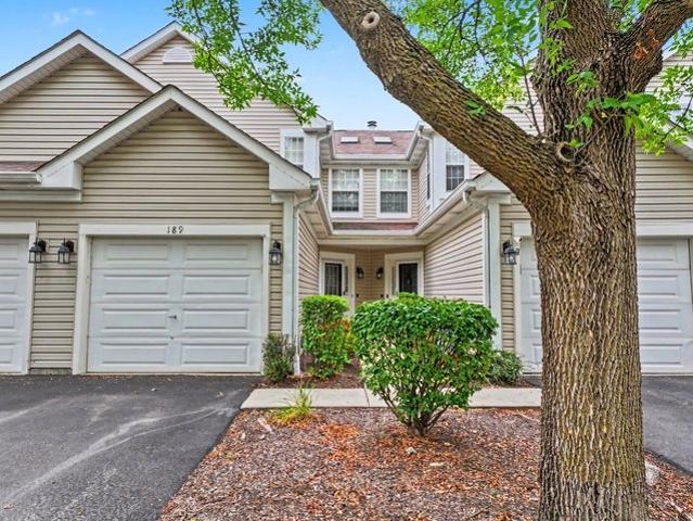 Townhouse for sale in Mchenry, Illinois