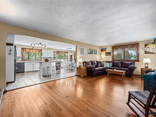 House for sale in Fruitland, Town of Ontario