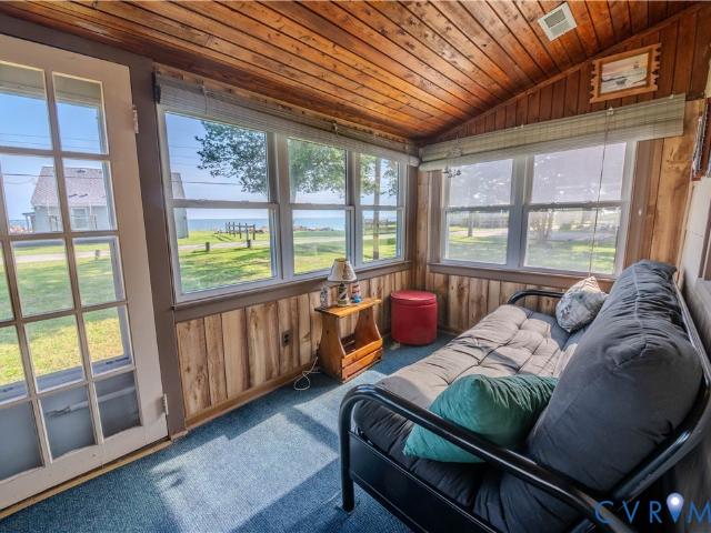 House for sale in Stingray Point, Deltaville