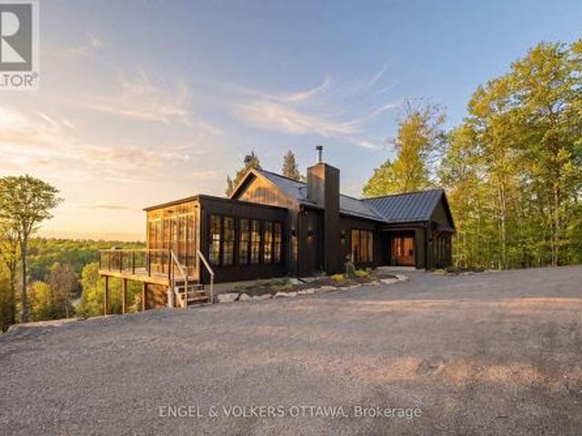 House for sale in Renfrew, Ontario