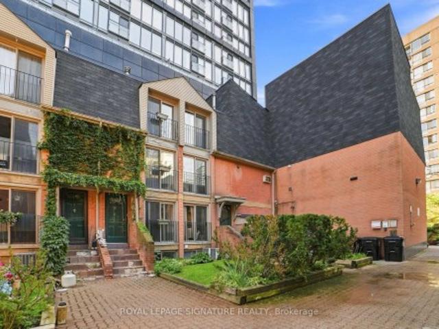 Townhouse for sale in Toronto Centre, Toronto