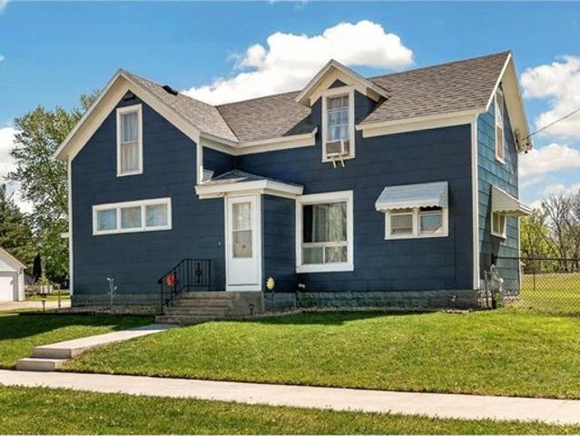 House for sale in Dodge Center, Minnesota
