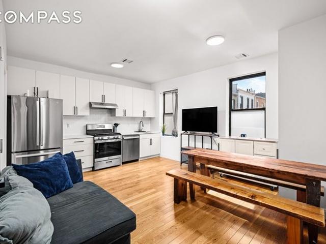 Townhouse for sale in Queens, Arverne