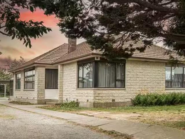 House for sale in Chaslands, Canterbury
