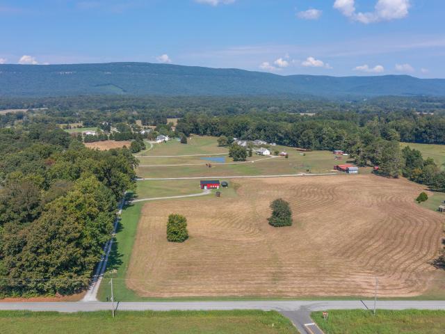 House for sale in Mount Carmel, Trion