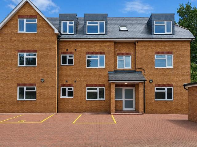 Flat for sale in Lower Feltham, Greater London