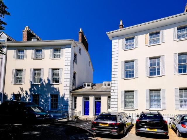 Flat for sale in Hornsey, Greater London