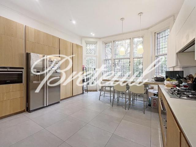 Apartment for rent in The Boltons, Greater London