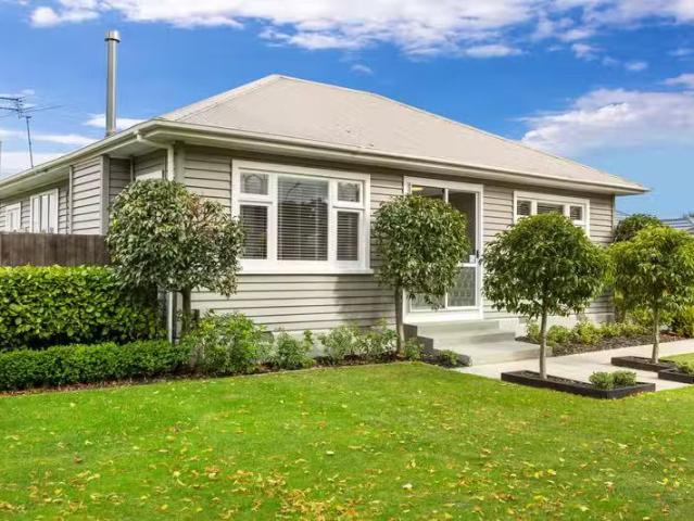 House for sale in Chaslands, Canterbury
