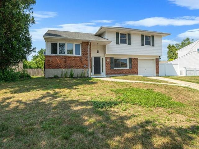 House for sale in Smithtown, New York