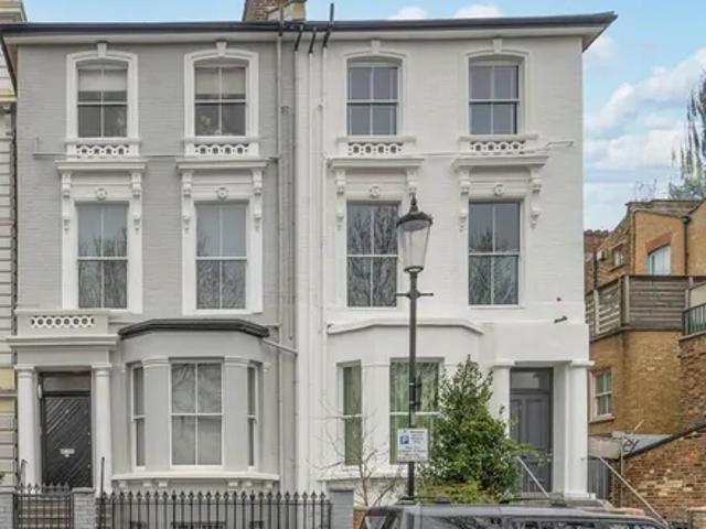 Apartment for rent in North Kensington, Greater London