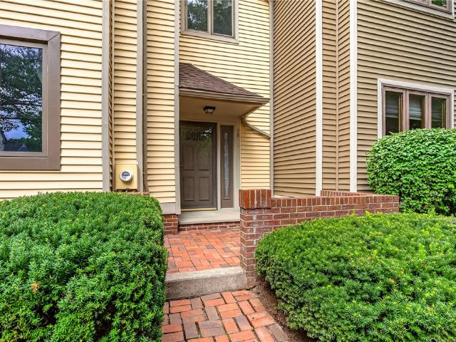 Townhouse for sale in Oak Hill, New York