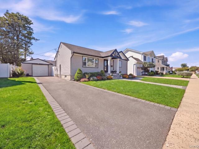 House for sale in Bethpage, Nassau County