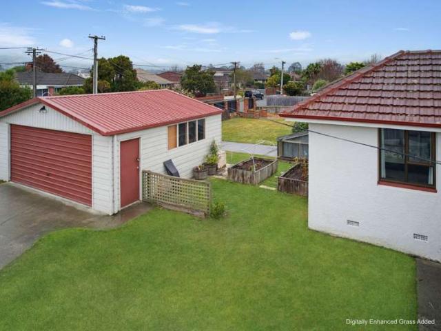 House for sale in Chaslands, Canterbury